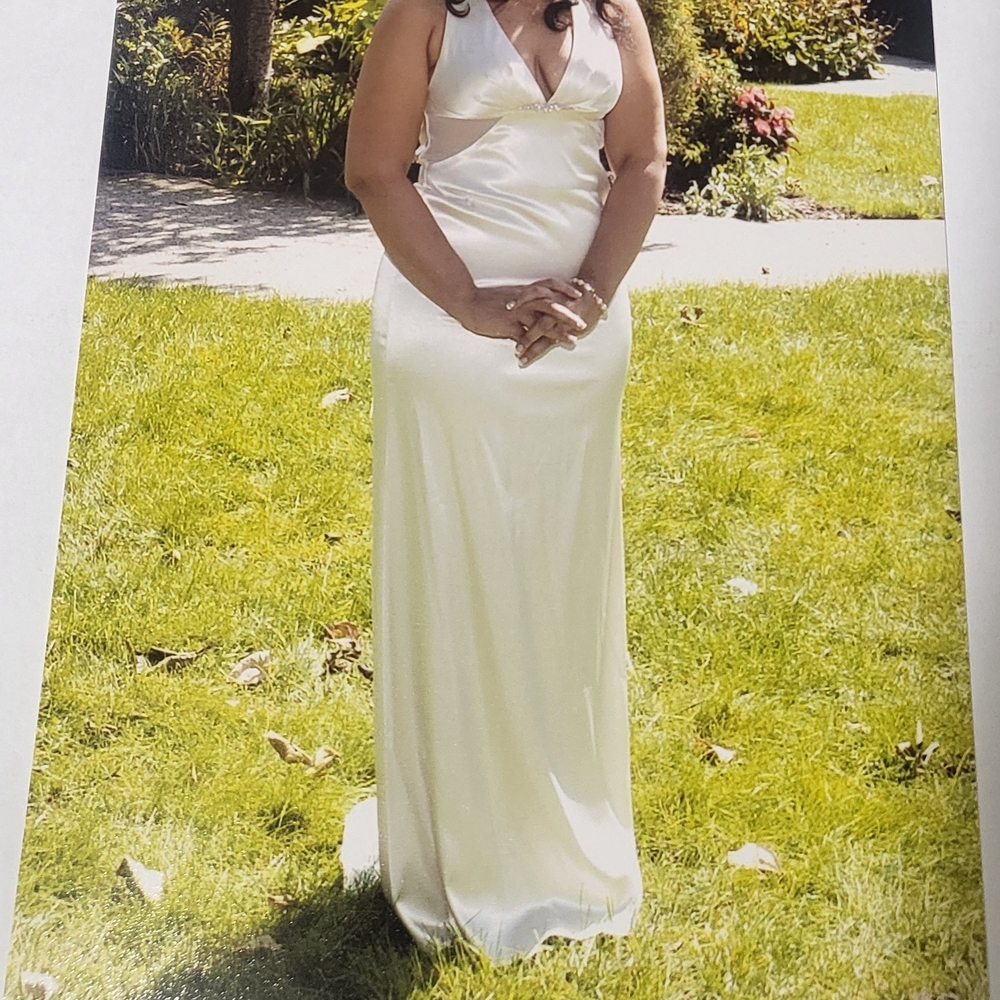 Dave & Johnny Elegant Ivory EUC Satin Wedding Backless Gown - Picture 13 of 17